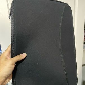 Protection sleeve for laptops and tablets 
In black